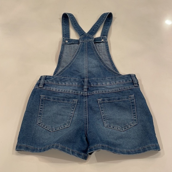 New jean shorts overalls, size 10, never worn - Picture 2 of 4
